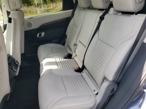 Used 2025 Land Rover Discovery Dynamic SE AWD/4WD image 33
