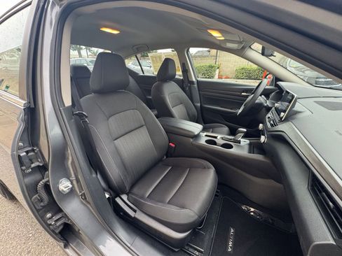 Used 2025 Nissan Altima 2.5 SV image 36