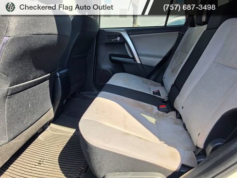 Used 2018 Toyota RAV4 XLE FWD image 17