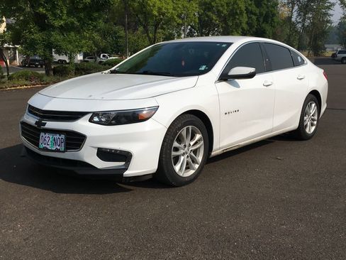 Used 2018 Chevrolet Malibu LT FWD image 1