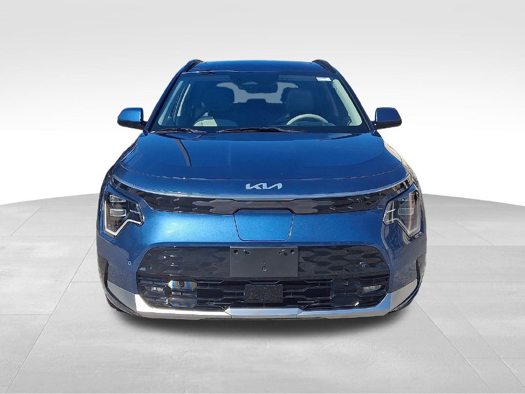 Used 2023 Kia Niro Wave w/ Wave Preserve Package FWD image 2