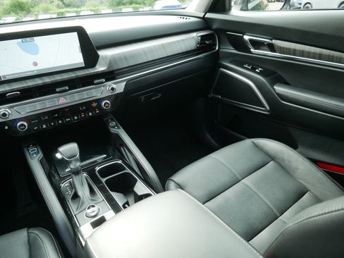 Certified 2025 Kia Telluride EX AWD/4WD image 11