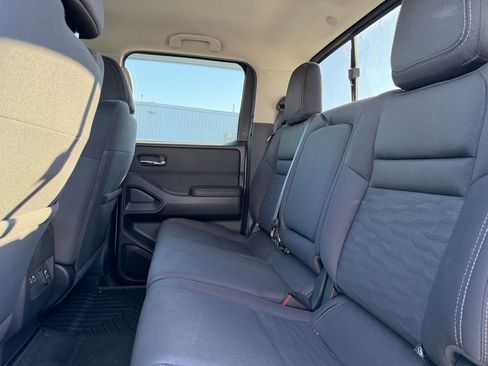 Used 2022 Nissan Frontier SV image 14