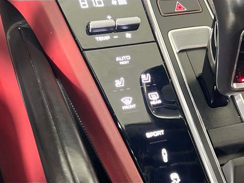 Used 2020 Porsche Cayenne Turbo AWD/4WD image 19