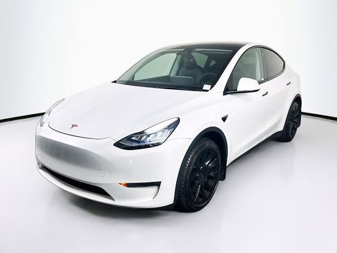 Used 2023 Tesla Model Y Long Range image 3