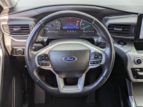 Used 2022 Ford Explorer XLT w/ Equipment Group 202A image 22