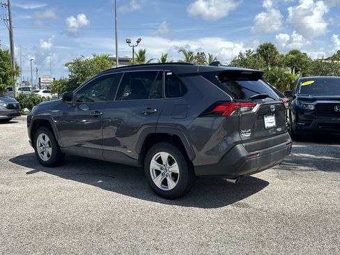 Used 2019 Toyota RAV4 XLE AWD/4WD image 7