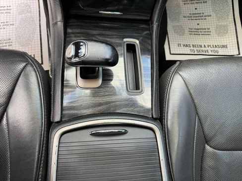 Used 2014 Chrysler 300 C image 18