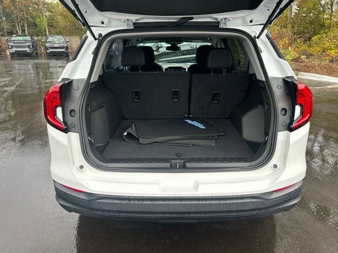 Used 2022 GMC Terrain SLE w/ Driver Convenience Package image 16