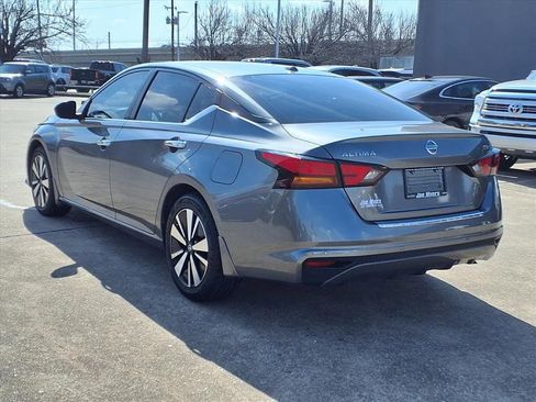 Used 2022 Nissan Altima 2.5 SV image 3