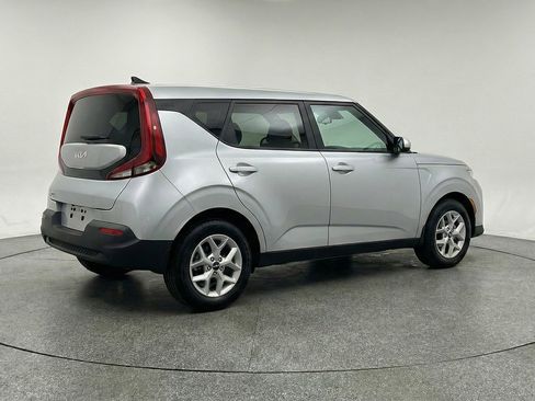 Used 2025 Kia Soul LX w/ LX Technology Package FWD image 9