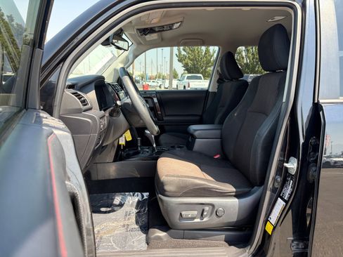 Used 2020 Toyota 4Runner TRD Off-Road AWD/4WD image 11