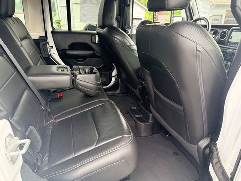 Used 2018 Jeep Wrangler Unlimited Sahara w/ Uconnect 4C Nav & Sound Group AWD/4WD image 30