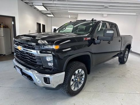 Used 2024 Chevrolet Silverado 2500 LT w/ All Star Edition AWD/4WD image 6