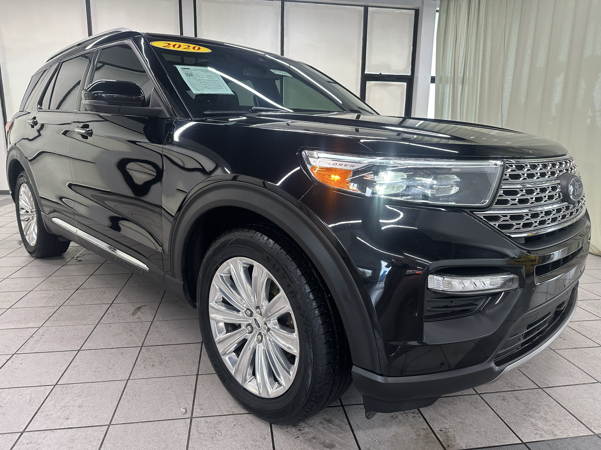 Used 2020 Ford Explorer Limited w/ Class III Trailer Tow Package AWD/4WD image 2