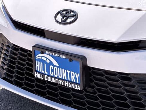 Used 2025 Toyota Camry SE w/ Convenience Package image 12