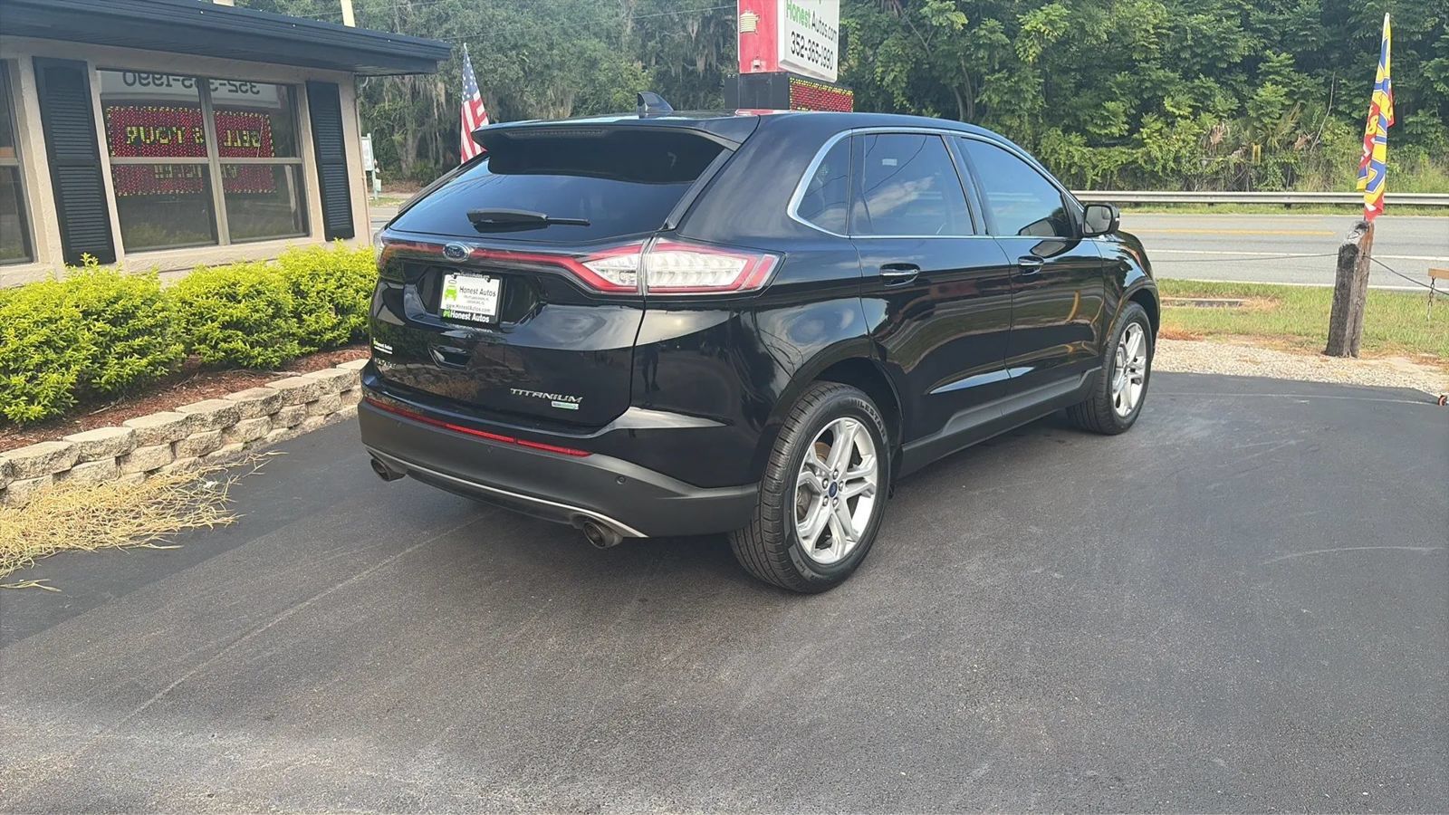 Used 2018 Ford Edge Titanium w/ Equipment Group 301A FWD image 7