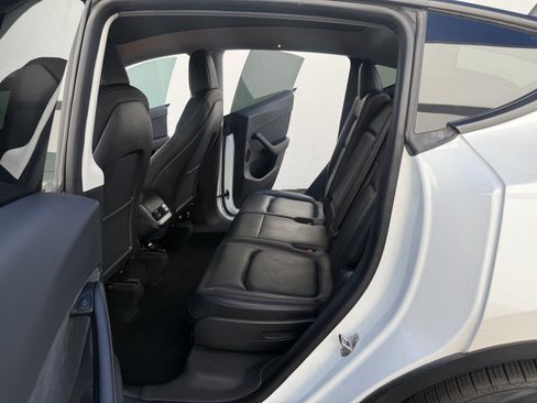 Used 2022 Tesla Model Y Long Range AWD/4WD image 15