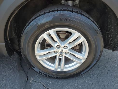 Used 2023 Ford Explorer XLT w/ Equipment Group 202A AWD/4WD image 34