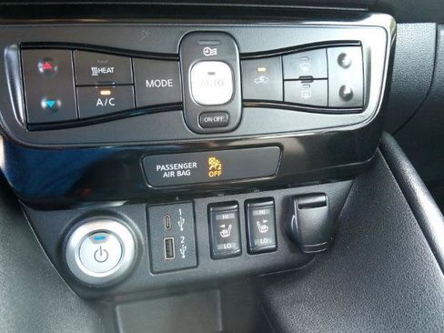 Used 2020 Nissan Leaf SV w/ SV Technology Package FWD image 24