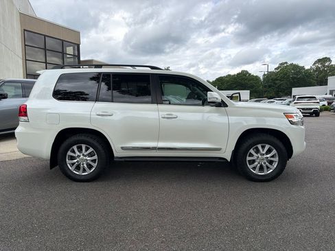 Used 2018 Toyota Land Cruiser AWD/4WD image 14