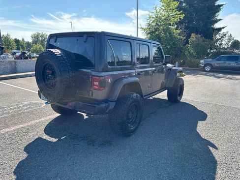 Used 2022 Jeep Wrangler Unlimited Rubicon 4xe w/ Cold Weather Group AWD/4WD image 7