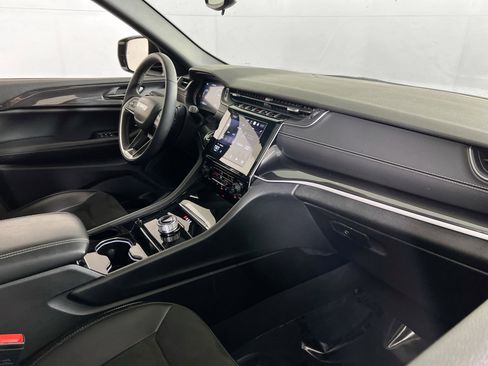 Used 2023 Jeep Grand Cherokee Altitude image 28