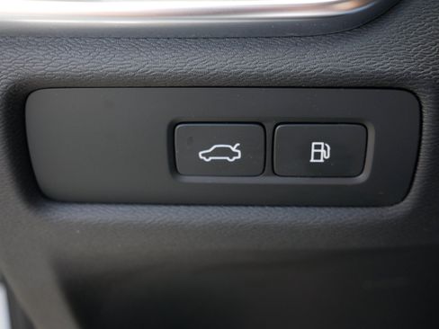 Certified 2023 Volvo S60 T8 Plus AWD/4WD image 27