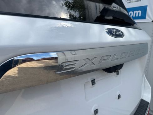 Used 2021 Ford Explorer Limited w/ Equipment Group 301A RWD image 19