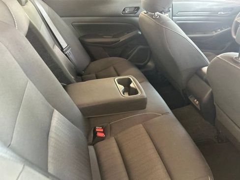 Used 2025 Nissan Altima 2.5 SV FWD image 13
