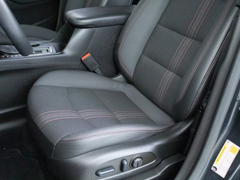 Certified 2022 Chevrolet Equinox RS AWD/4WD image 12