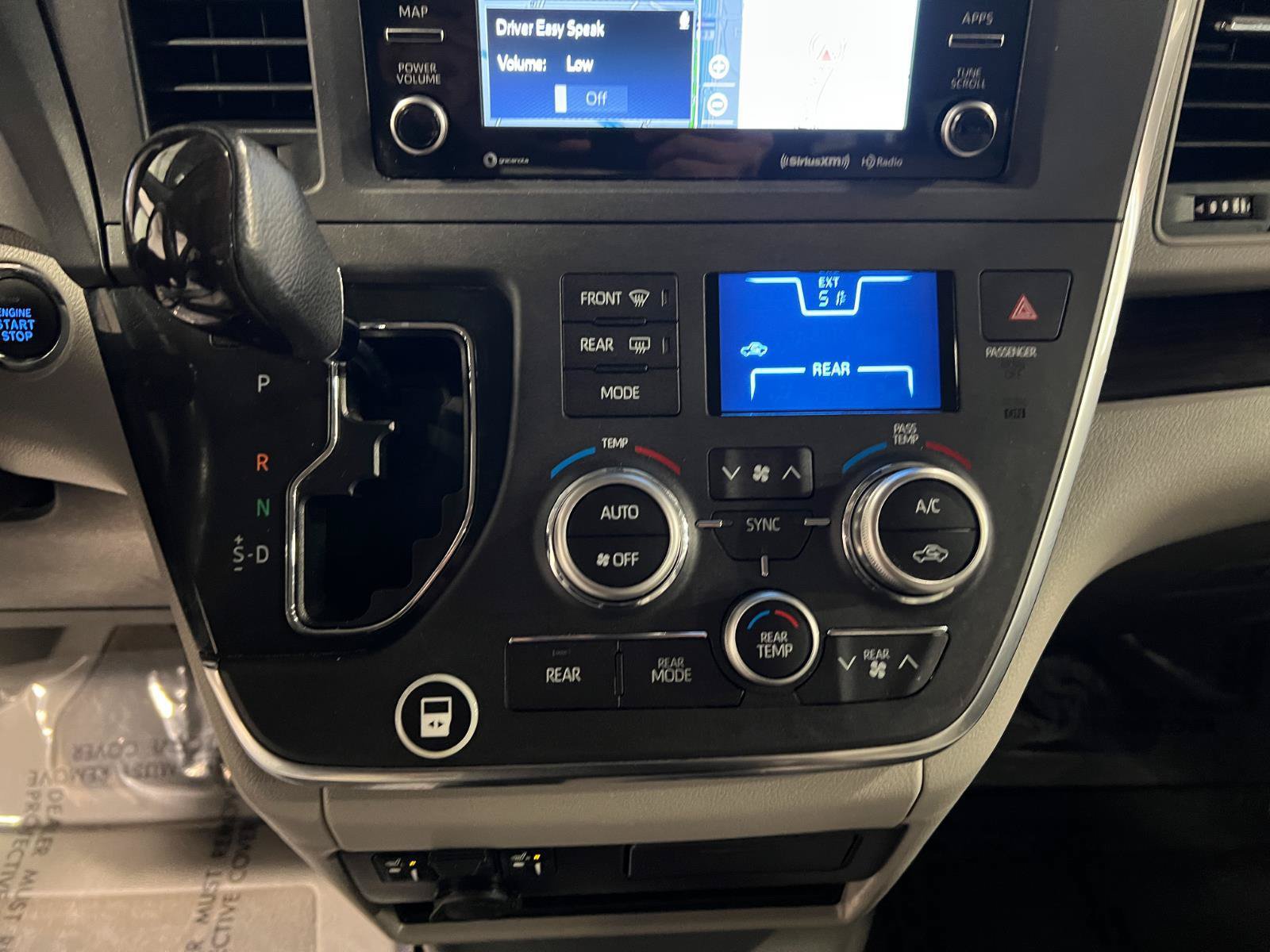 Used 2018 Toyota Sienna XLE w/ XLE Navigation Package FWD image 19