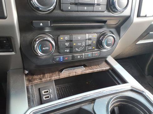 Used 2018 Ford F250 Lariat w/ Lariat Value Package AWD/4WD image 19