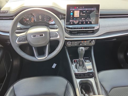 Used 2023 Jeep Compass Latitude AWD/4WD image 11