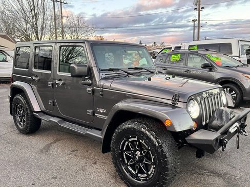 Used 2016 Jeep Wrangler Unlimited Sahara w/ Connectivity Group image 3