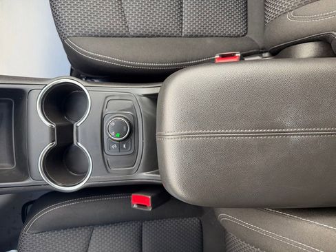 Used 2024 GMC Terrain SLE image 30