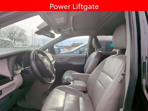 Used 2020 Toyota Sienna XLE image 6