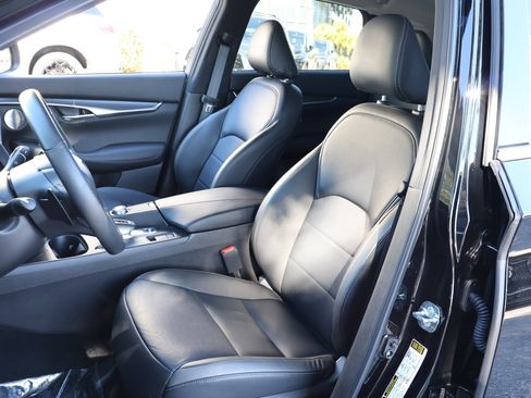 Certified 2025 INFINITI QX50 Luxe image 2