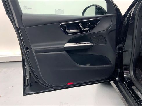 Used 2025 Mercedes-Benz GLC 300 image 19