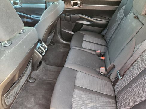 Used 2023 Kia Sorento LX AWD/4WD image 39