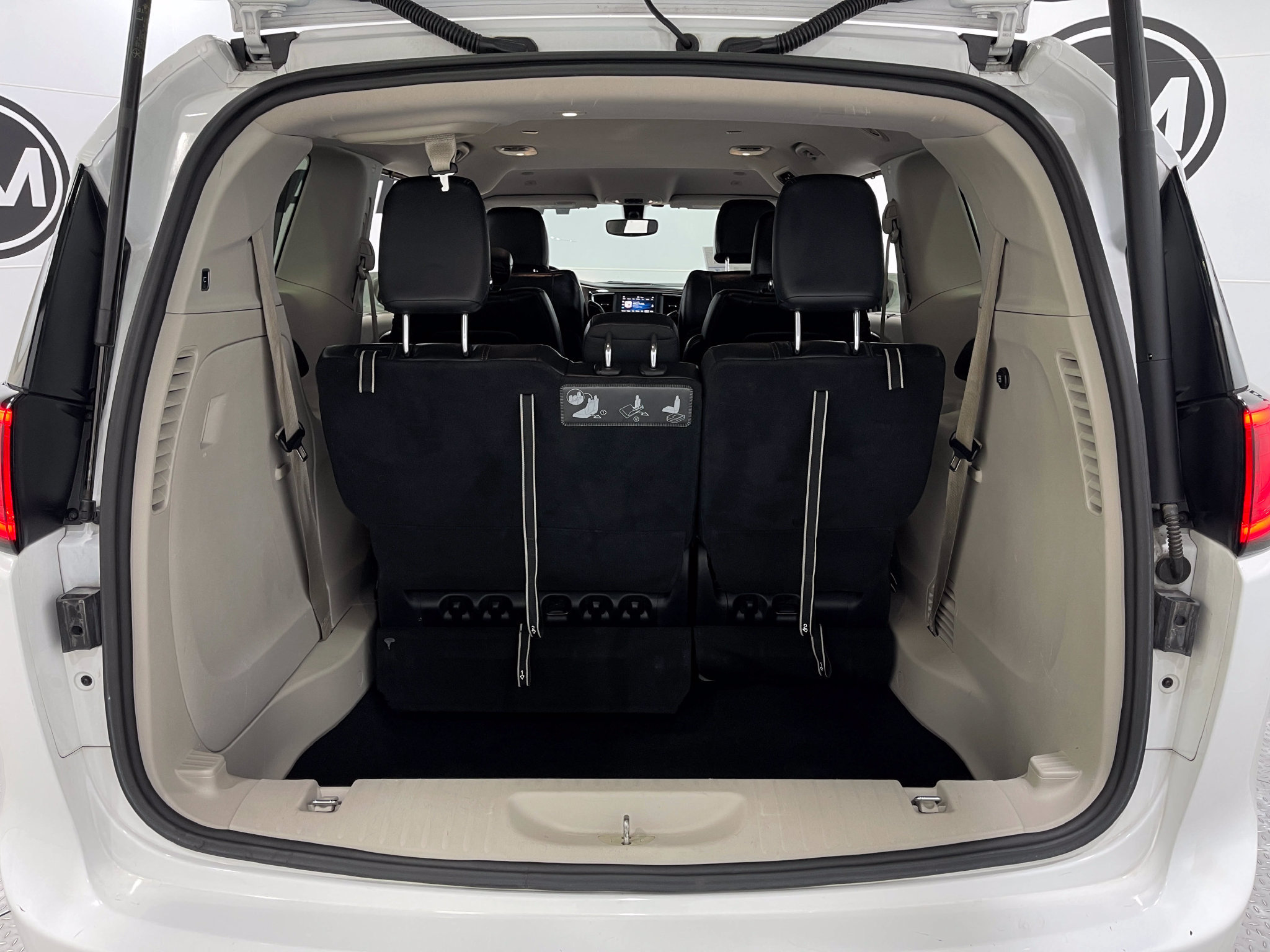 Used 2019 Chrysler Pacifica Touring-L FWD image 24