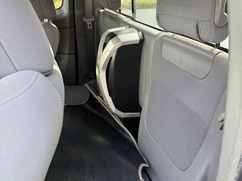 Used 2011 Toyota Tacoma 4x4 Access Cab V6 w/ TRD Sport Pkg image 19