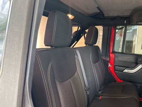 Used 2014 Jeep Wrangler Unlimited Rubicon image 31
