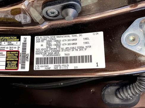 Used 2025 Toyota Tundra Limited image 35