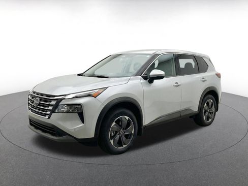 Used 2025 Nissan Rogue SV AWD/4WD image 3