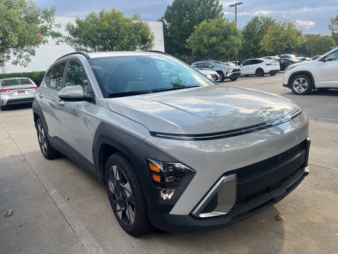 Used 2025 Hyundai Kona SEL FWD image 3
