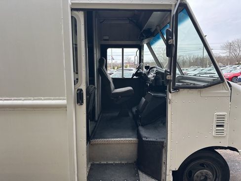 Used 2009 Ford E-350 and Econoline 350 Super Duty image 5