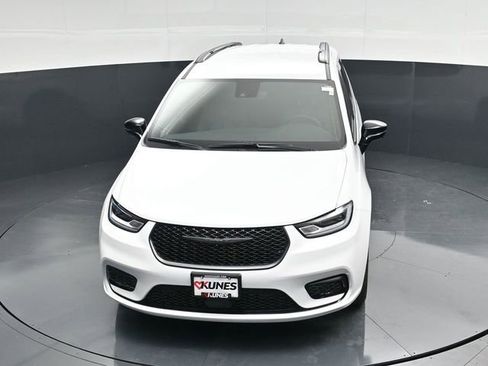 New 2026 Chrysler Pacifica Select w/ S Appearance Package image 43