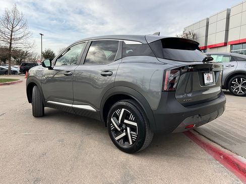 Used 2025 Nissan Kicks SV image 8