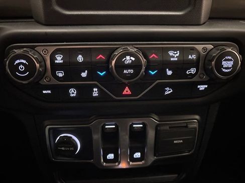 Used 2019 Jeep Wrangler Sport AWD/4WD image 19